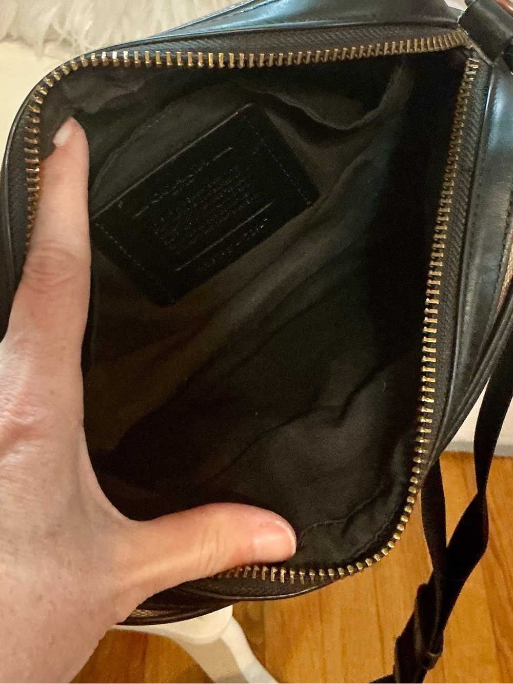 COACH Graham Crossbody Signature Canvas & Brown Calf Leather NYC Travel Patches - Picture 14 of 16